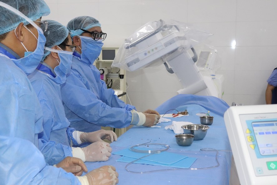 Lần đầu tiên nút mạch thành công ở bệnh nhân chửa vết mổ đẻ cũ