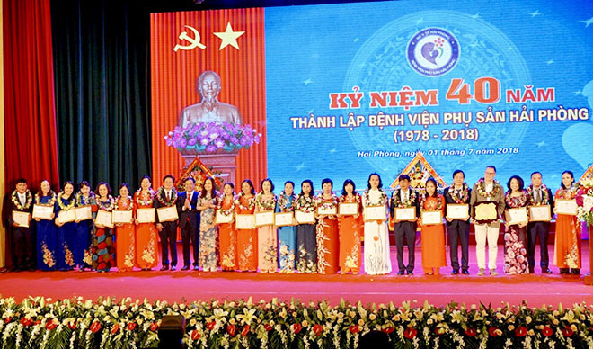 Bệnh viện Phụ sản Hải Phòng đón nhận Cờ Thi đua của Chính phủThành tíchPhụ sản Hải Phòng - Bệnh viện hàng đầu trong lĩnh vực Sản phụ khoa