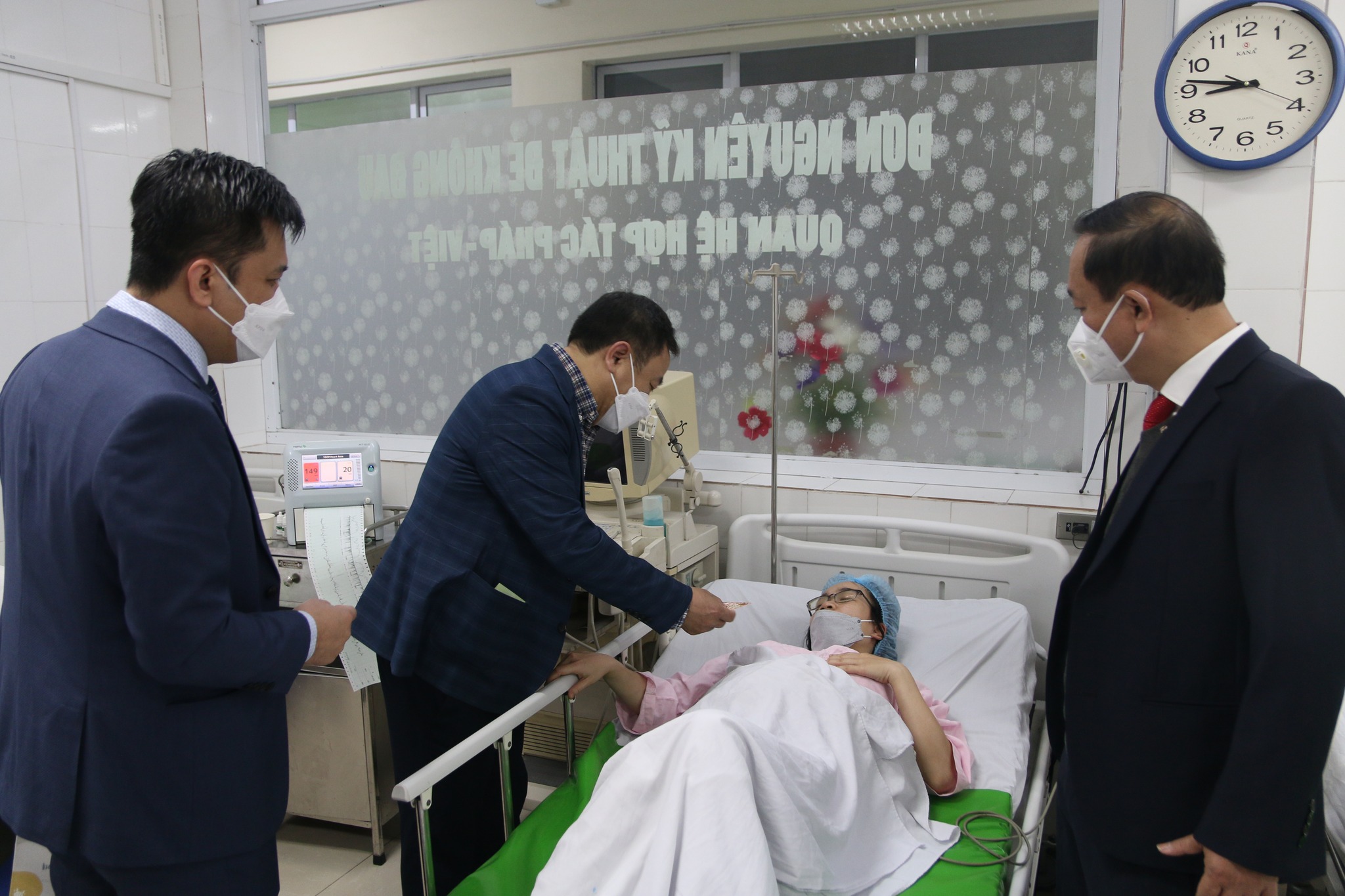 PGS.TS.BS Vũ Văn Tâm - Bí thư Đảng Ủy, Giám đốc Bệnh viện kiểm tra công tác khám chữa bệnh Tết Qúy Mão, Chúc Tết CBVC và người bệnhTin tức bệnh viện