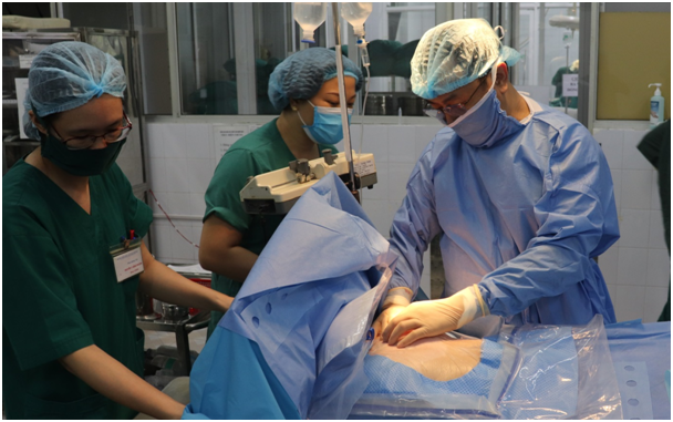 Triển khai kĩ thuật mới "Mổ u vú bằng kim hút chân không dưới hướng dẫn của siêu âm"