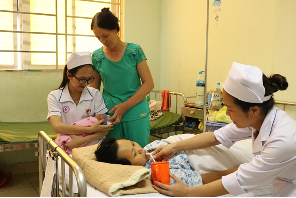 CHĂM SÓC, HỖ TRỢ BỆNH NHÂN THIỂU NĂNG TRÍ TUỆ SINH CON